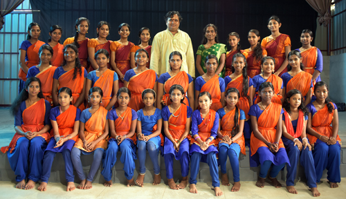 kalamandalam gopalakrishnan with female students at kathakali school