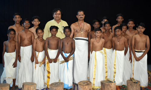 kalamandalam gopalakrishnan with male students at kathakali school